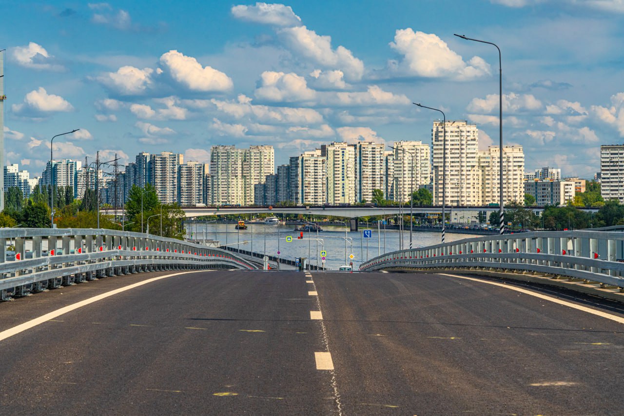 Мост через затон Новинки открыт!Строительство объекта началось в феврале 2021 года и завершилось в августе текущего. Новый мо...