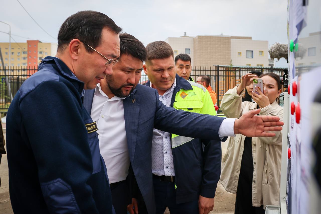 В столице продолжается ремонт улично-дорожной сети. Проверил ход капитального ремонта участка улицы Кузьмина. Благодаря слаже...