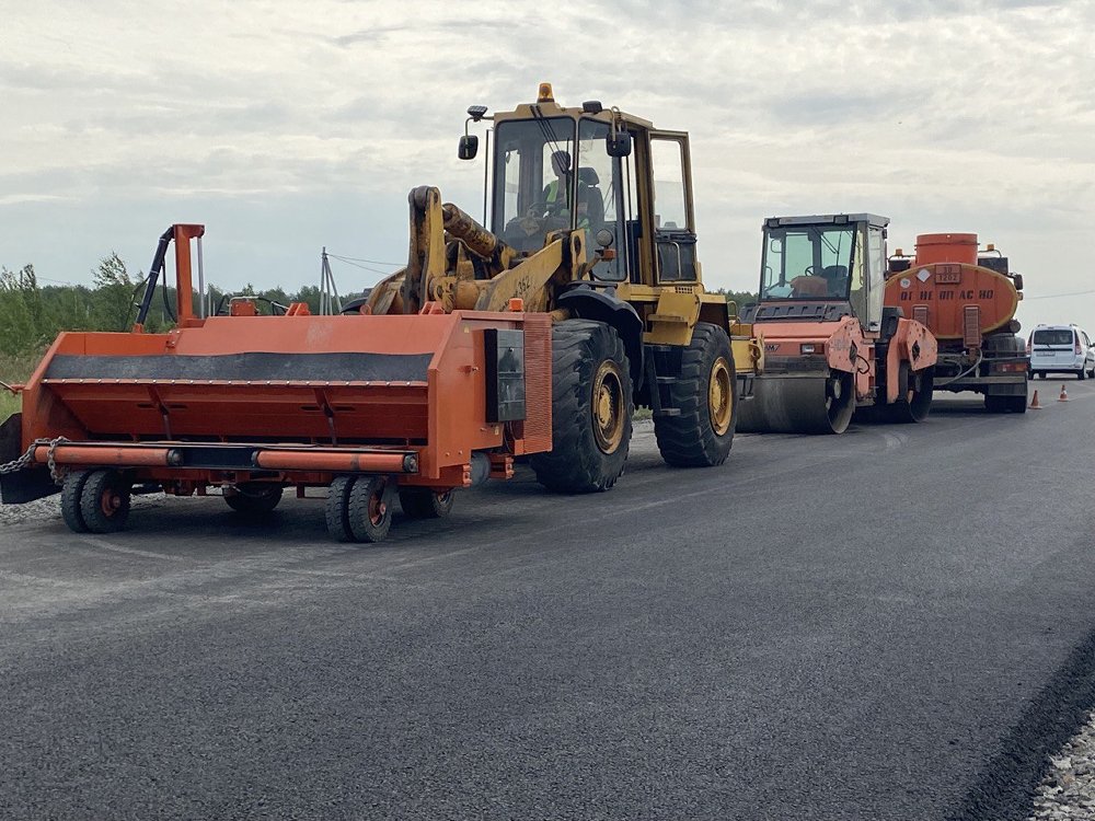 В Челябинской области в 2024 году продолжится обновление дорог к спортивным и физкультурным учреждениям.На средства нацпроект...