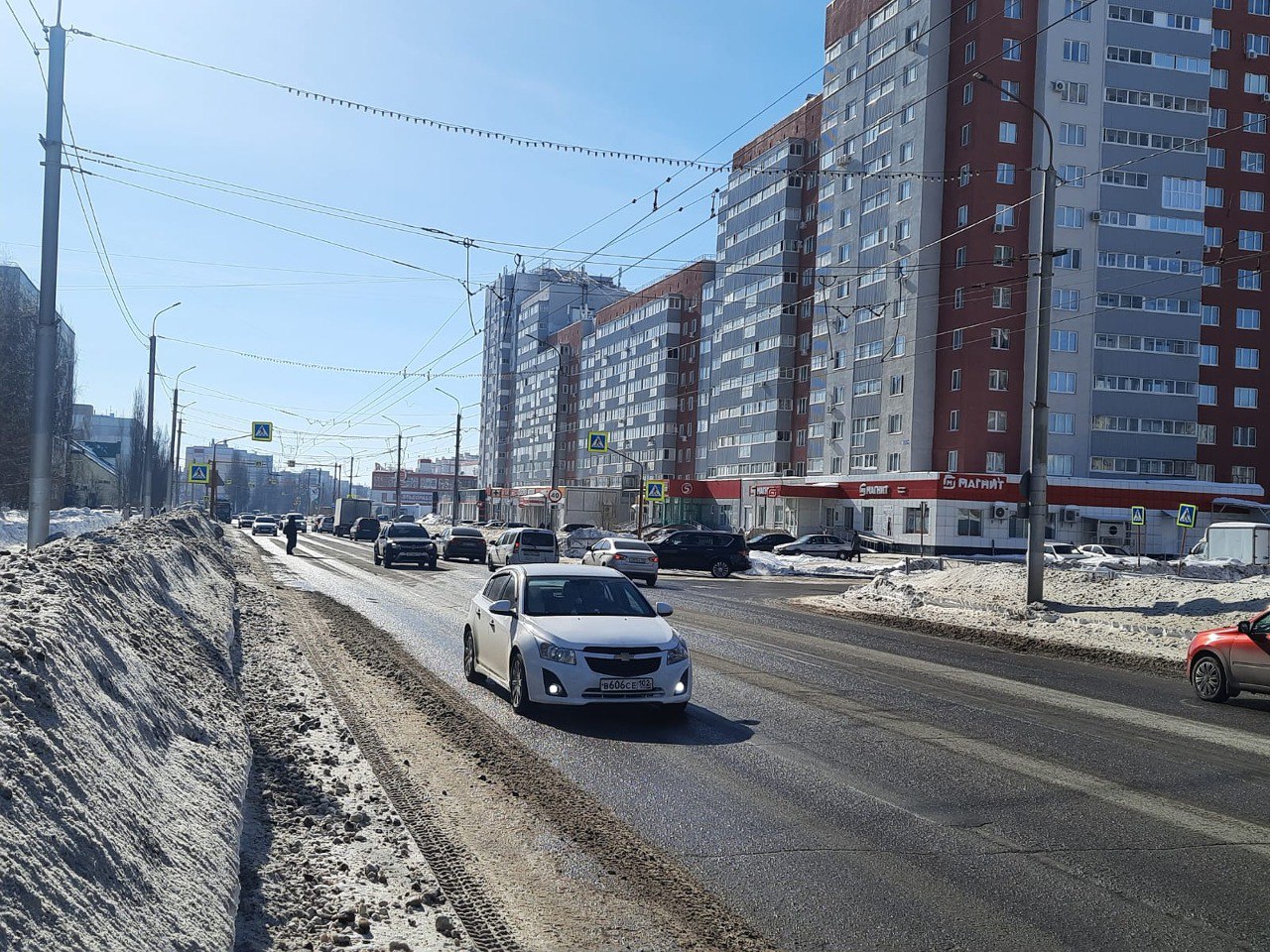 В Стерлитамаке впервые установят светофор с бело-лунной секцией с изображением пешехода и стрелки в рамках нацпроекта «Безопа...