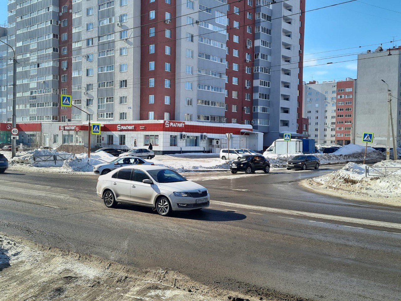 В Стерлитамаке впервые установят светофор с бело-лунной секцией с изображением пешехода и стрелки в рамках нацпроекта «Безопа...