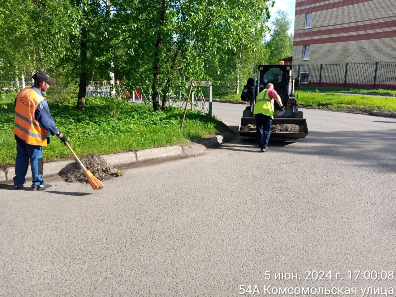 АО "Мезенское дорожное управление" выполняет работы по содержанию улично-дорожной сети г. Архангельска и г. Северодвинска.Днё...