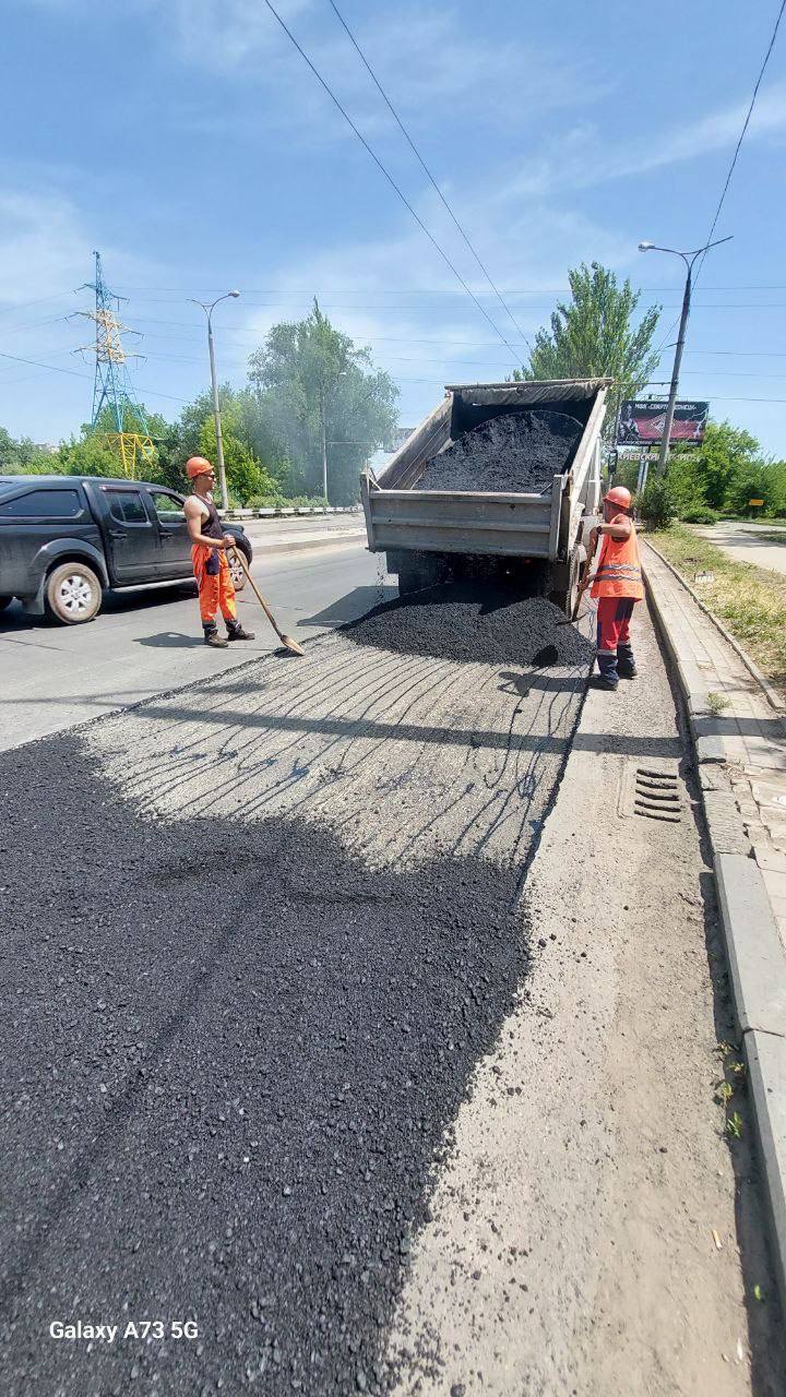 продолжаем ручную уборку по улице Петровского в Кировском районе и улице Артема в Киевском районепродолжаем текущий ремонт до...