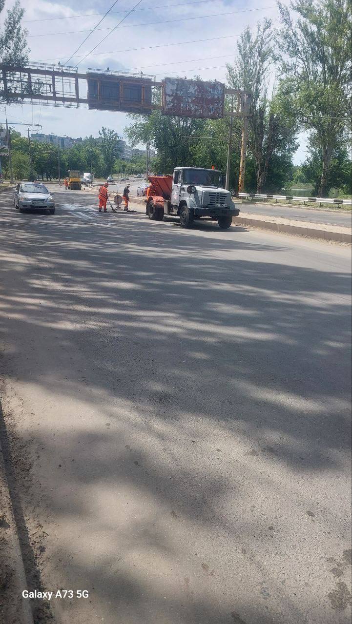 продолжаем ручную уборку по улице Петровского в Кировском районе и улице Артема в Киевском районепродолжаем текущий ремонт до...