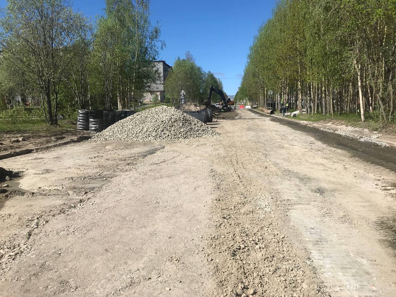 План «На Севере – жить»В Мончегорске началась дорожная кампания. На проспекте Металлургов (участок ремонта от площади Революц...