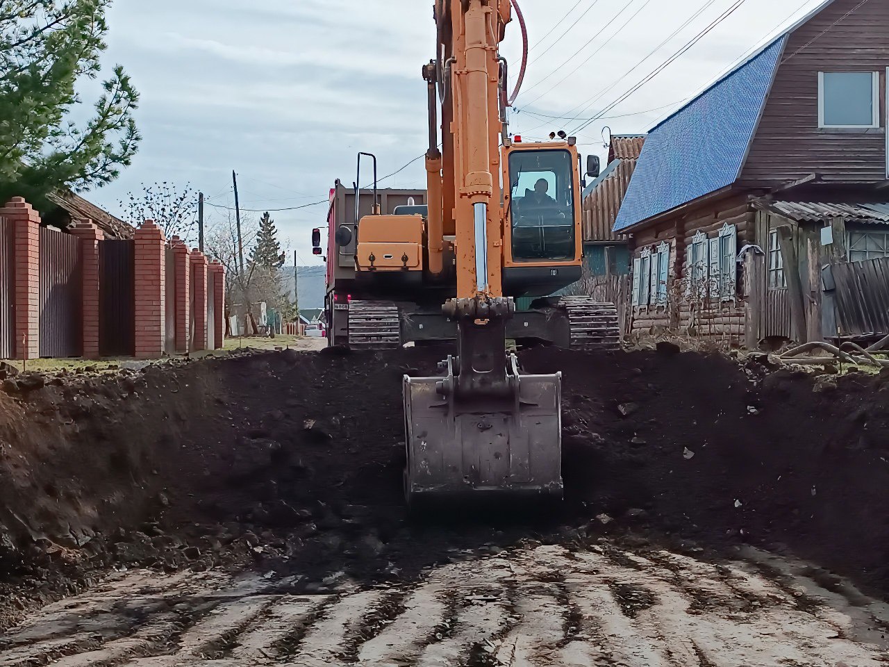 В Шарыповском районе в этом году отремонтированы два популярных туристических направления.Краевые дорожники в этом сезоне вып...