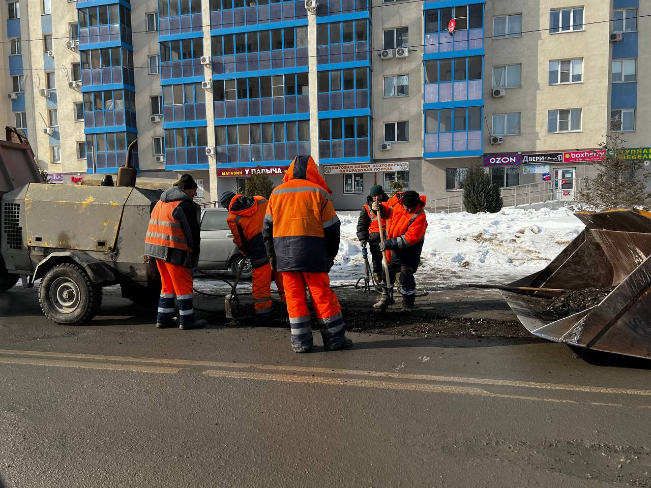 В Самаре на улице Осетинской и других участках продолжается поддерживающий ремонт проезжей части дорог местного значения Авар...