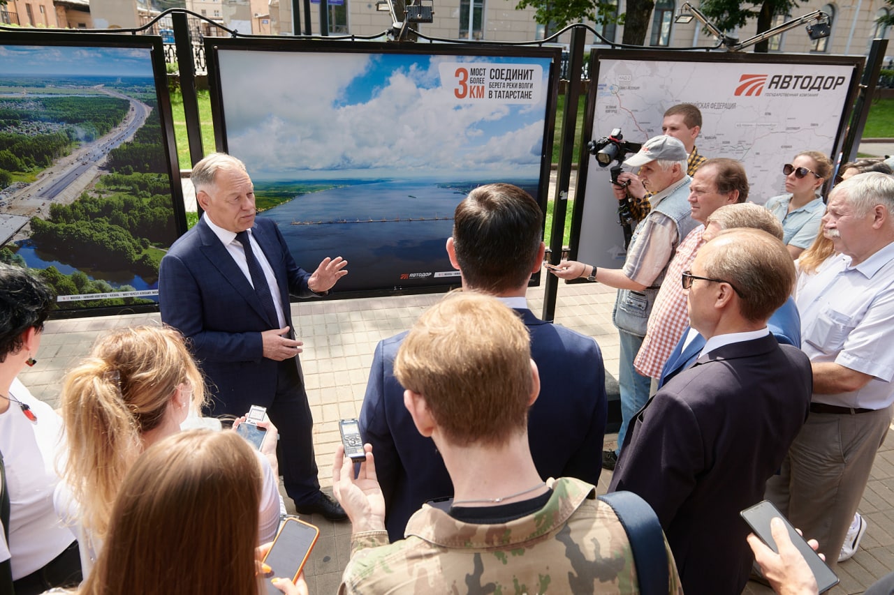 Масштаб национальных дорожных проектов России можно увидеть на фотовыставке в центре Москвы, на Чистопрудном бульваре.

Больш...