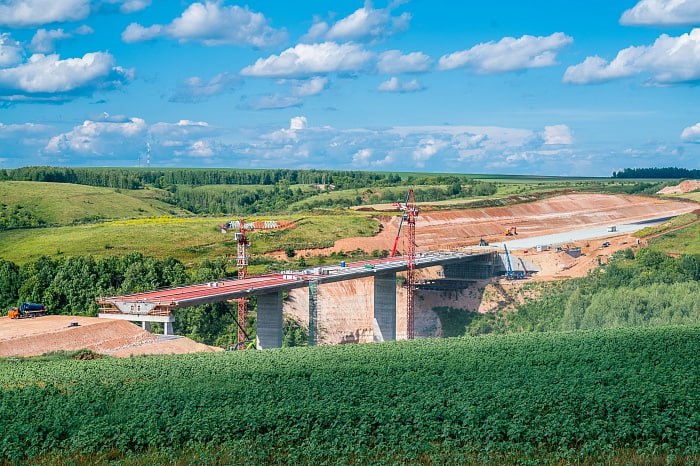 Современные технологии позволили в 3 раза сократить строительство внеклассных мостов на 7 этапе М-12На внеклассных мостах 7 э...