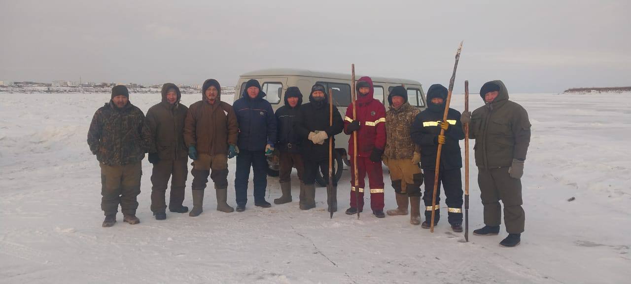 В Хангаласском улусе официально открылась первая ледовая переправа, соединяющая город Покровск с заречными наслегамиНынче пер...