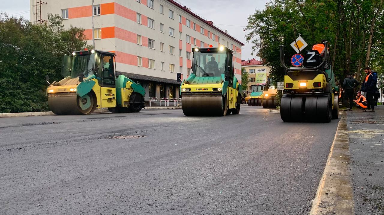 #здесьисейчасУкладка верхнего слоя дорожной одежды на улице ПрофсоюзовНацпроект "Безопасные качественные дороги"