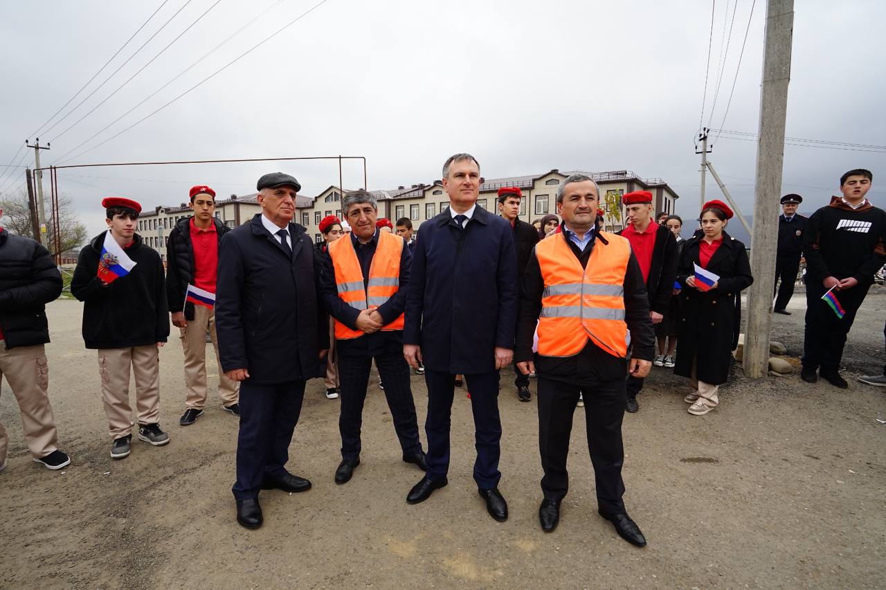 Там, где была грунтовка, сейчас асфальт. Госкомпания «Автодор» продолжает восстанавливать дороги в новых регионах Российской...