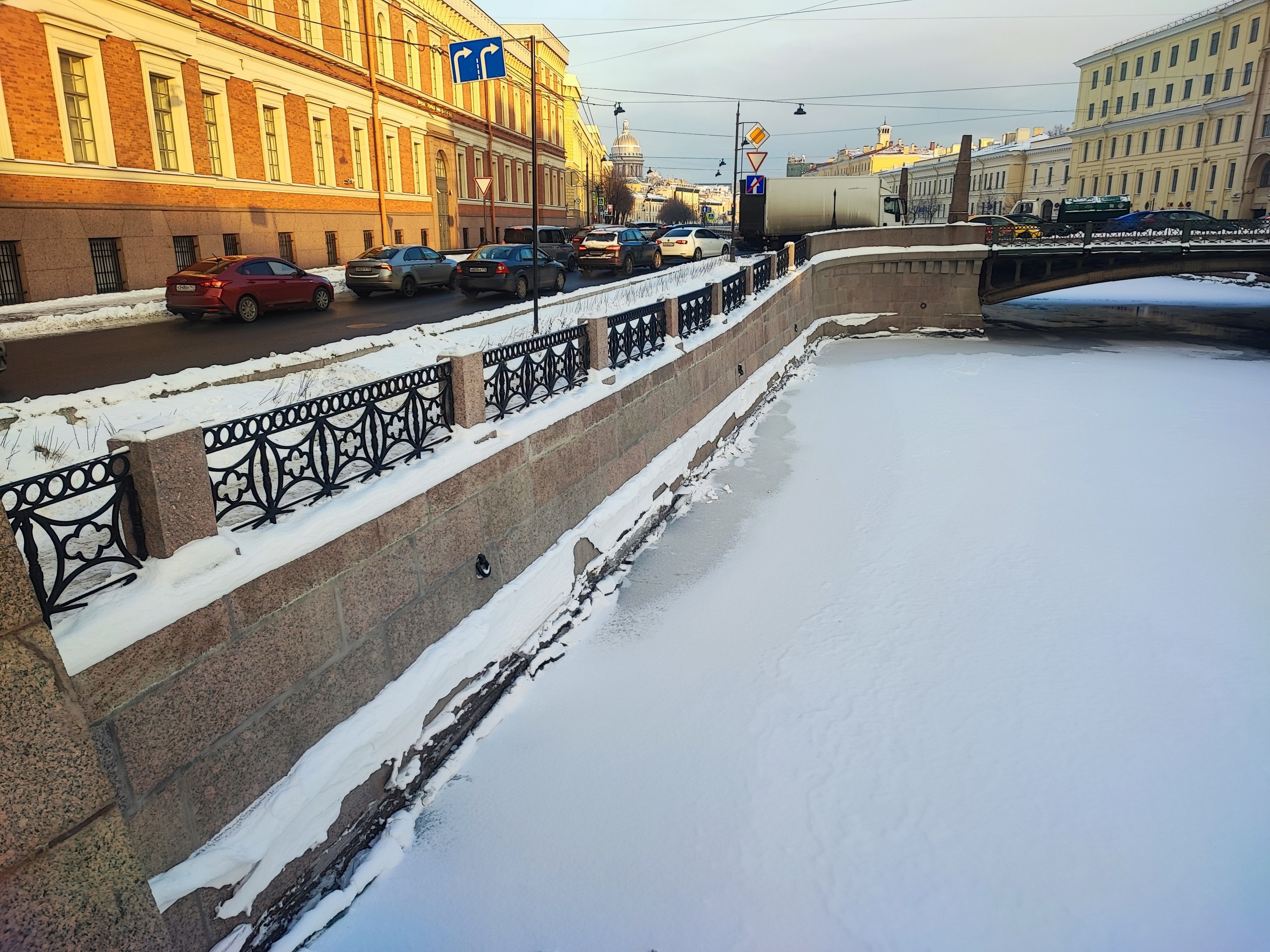 На правом берегу набережной реки Мойки от Поцелуева до Краснофлотского моста завершился капитальный ремонт на участке длиной...