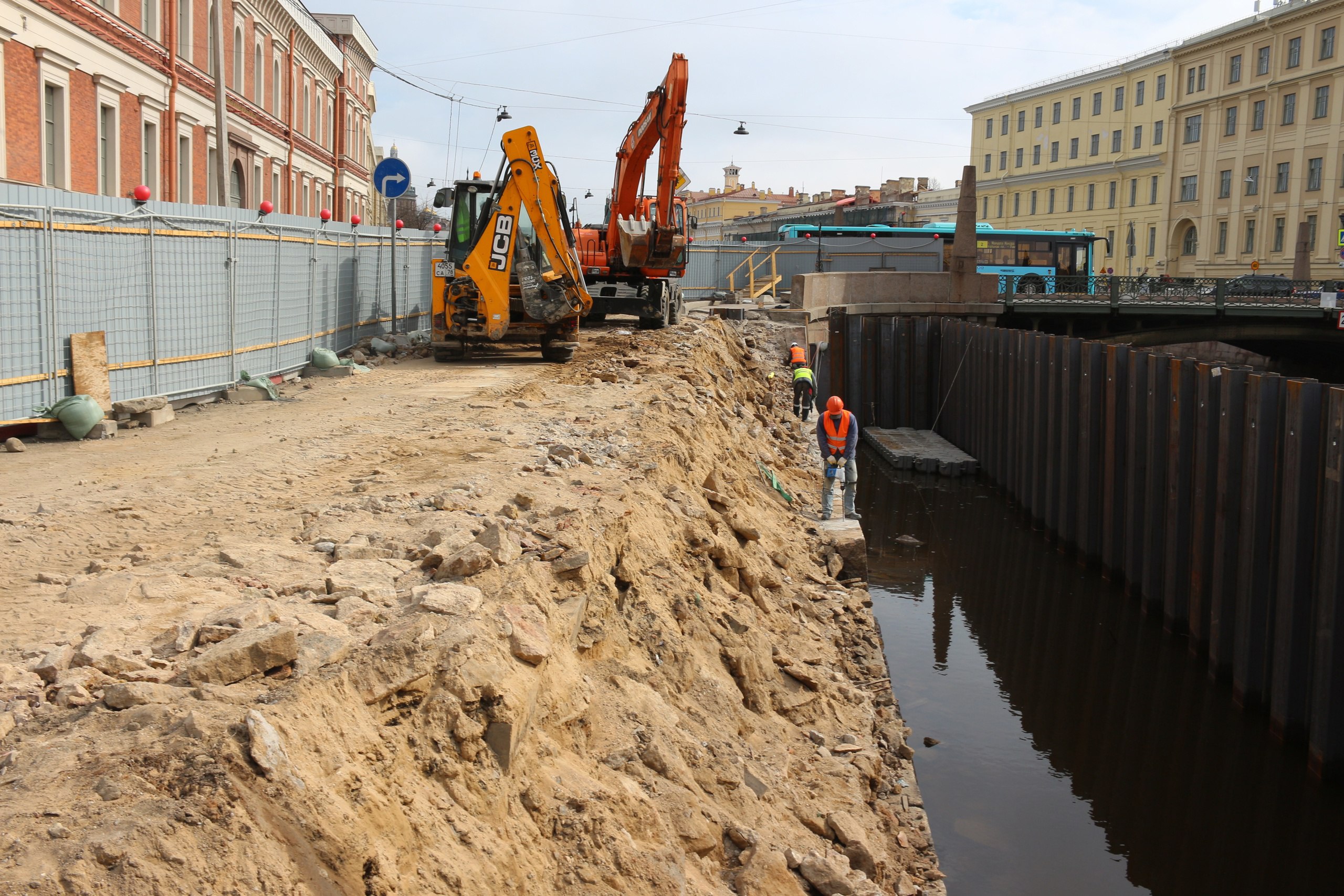 На правом берегу набережной реки Мойки от Поцелуева до Краснофлотского моста завершился капитальный ремонт на участке длиной...