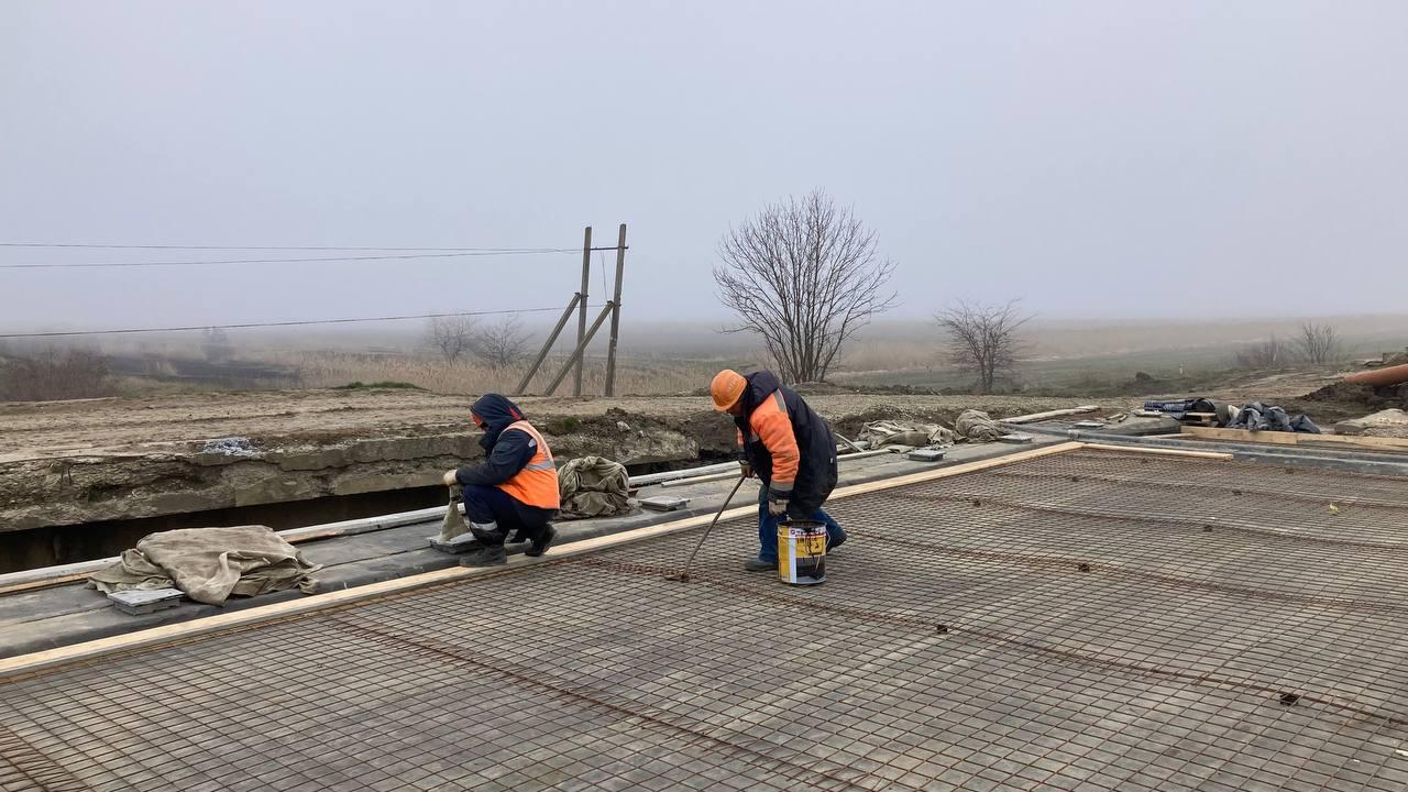 В рамках национального проекта «Безопасные качественные дороги» в Славянском районе проводится капитальный ремонт мостаВ наст...