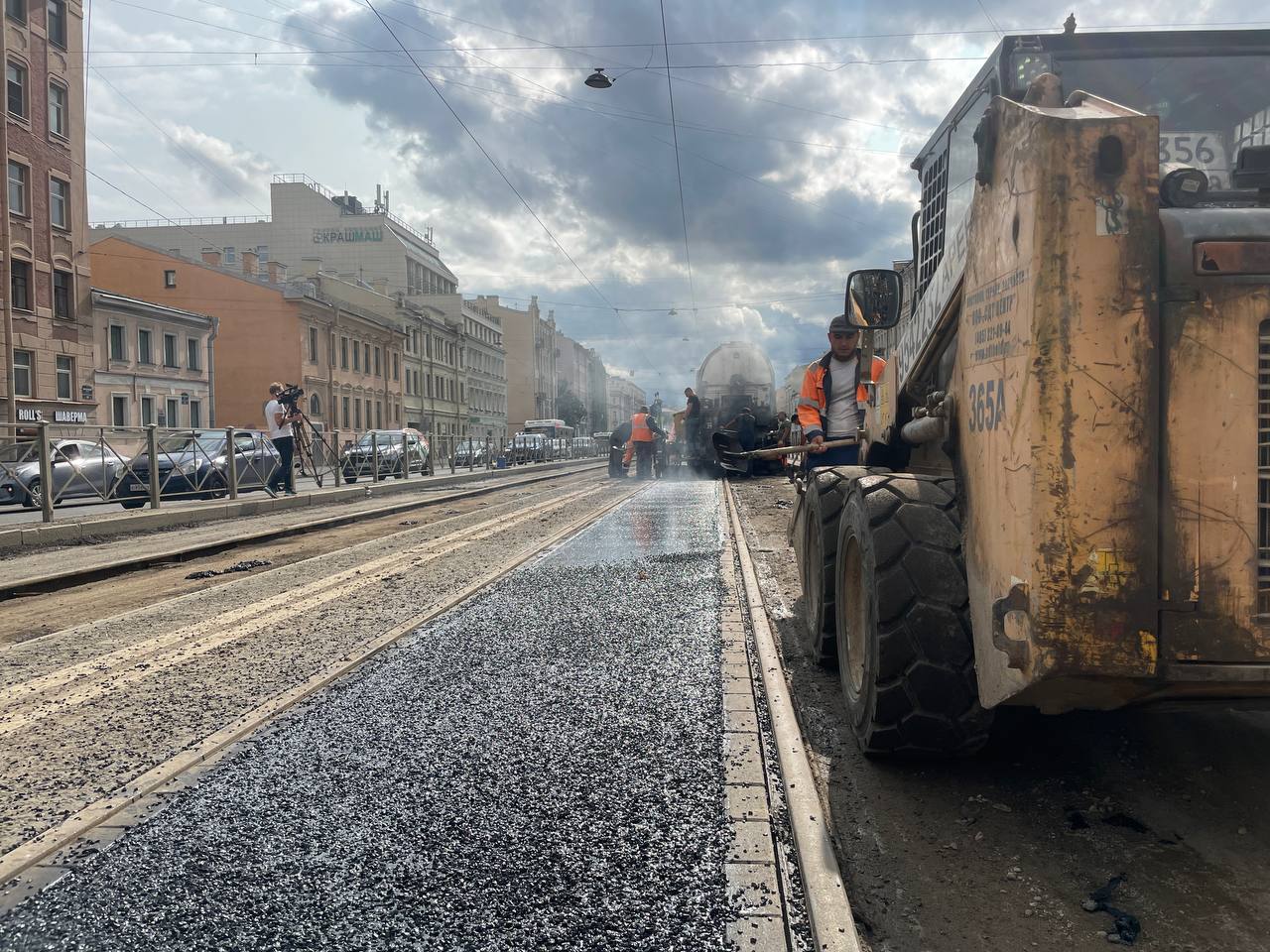 На Лиговском проспекте дорожники приступили к укладке литого асфальтобетонаЛиговский проспект – это одна из ключевых магистра...