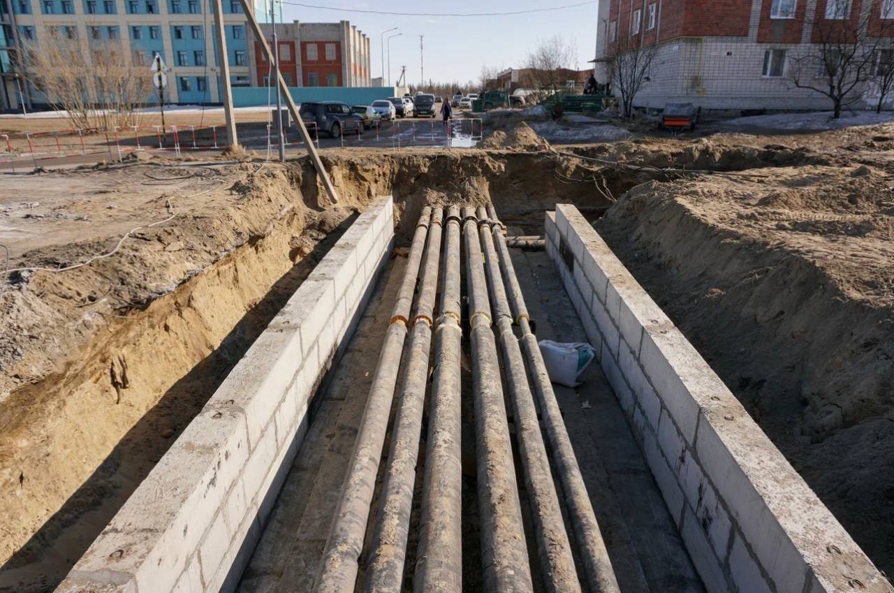 В Новом Уренгое проходит реконструкция улицы Таёжная Протяженность дороги – 2,3 км. Работы пройдут в 2 этапа. Дорога станет ш...