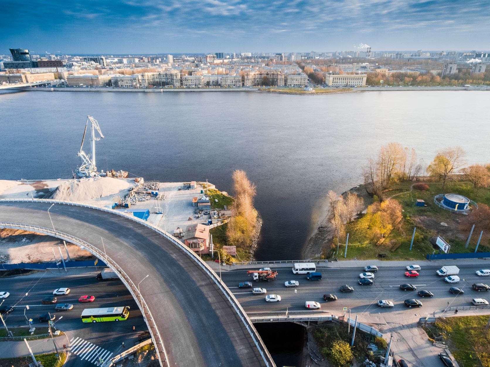 На Шлиссельбургском мосту через Обводный канал начинается ремонт асфальтобетонного покрытия. В связи с этим движение на переп...