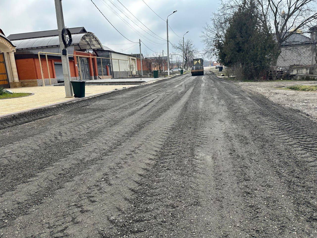В Грозном начаты работы на 5 объектах нацпроекта «Безопасные качественные дороги»Это улицы:• Кубанская• Волжская• Брянская• Б...
