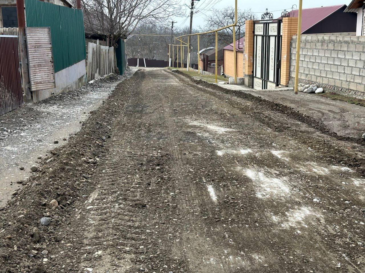В Грозном начаты работы на 5 объектах нацпроекта «Безопасные качественные дороги»Это улицы:• Кубанская• Волжская• Брянская• Б...