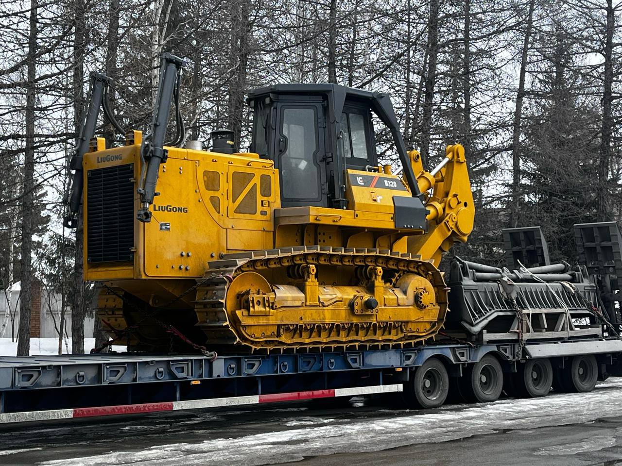 Первый из четырёх бульдозеров LiuGong B320 привезли в Челябинск, на площадку клиента, где будет проходить установка отвалов?