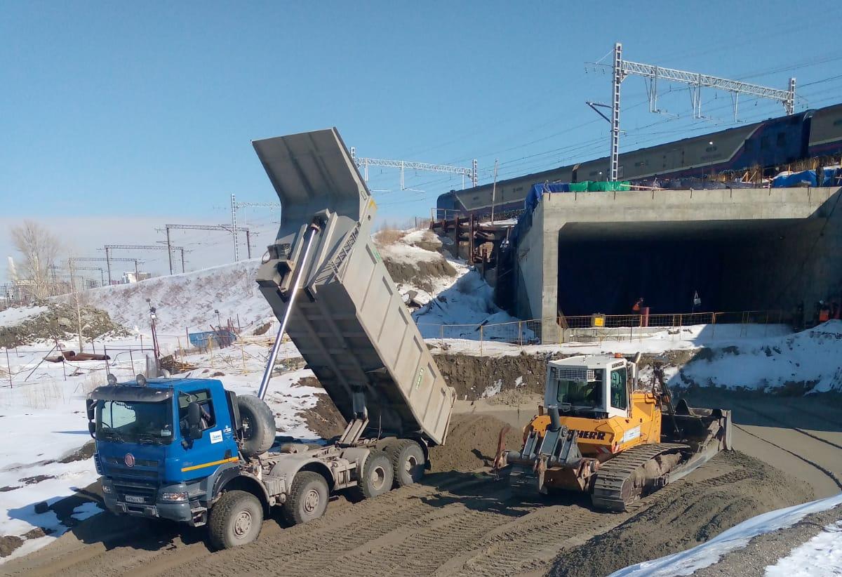 Работы по строительству моста в Новосибирске ведутся в круглосуточном режиме