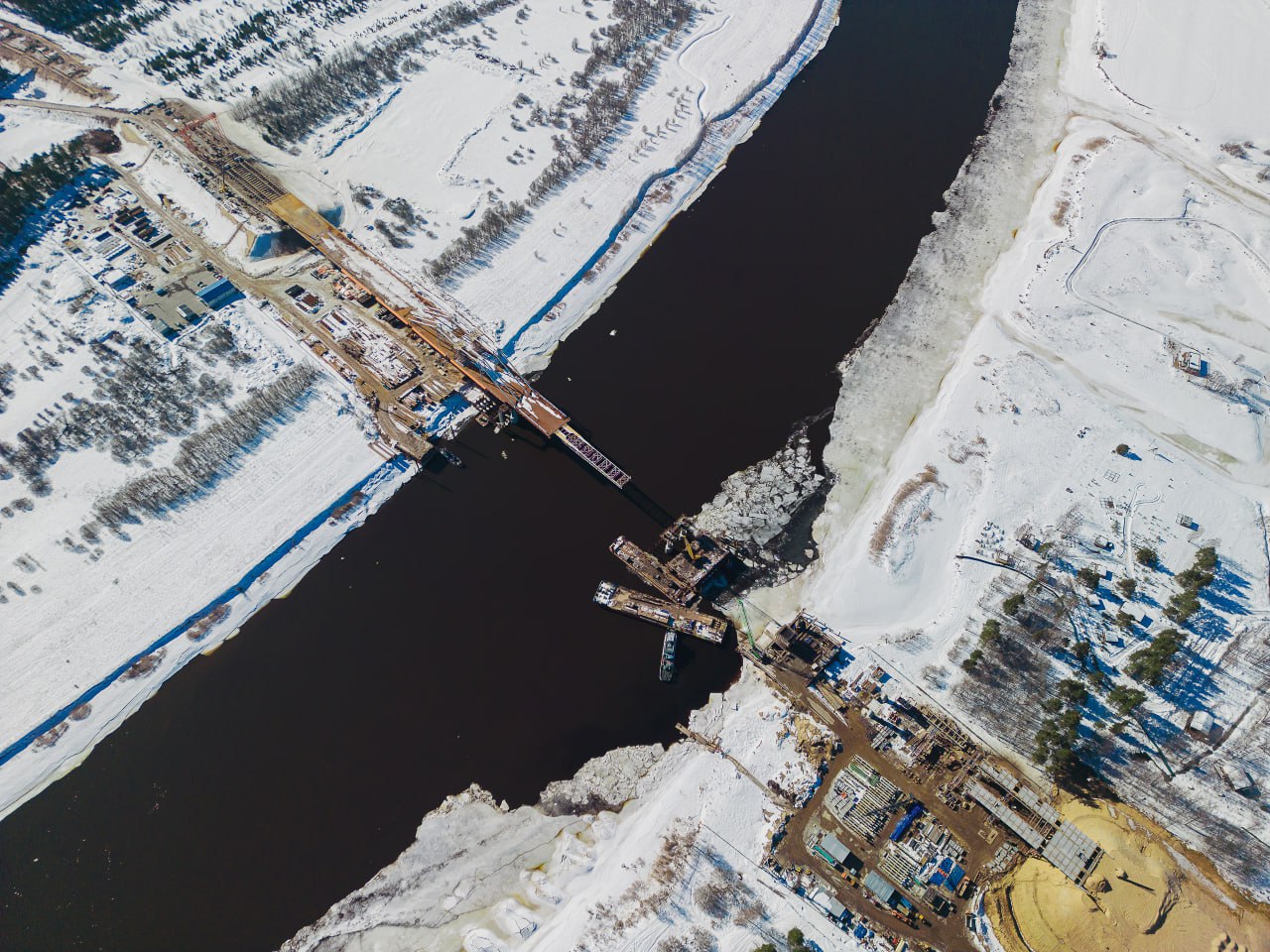 Ход строительства моста через Волгу на обходе Твери в фотографиях.Напомним, что строители уже завершили надвижку пролетного с...