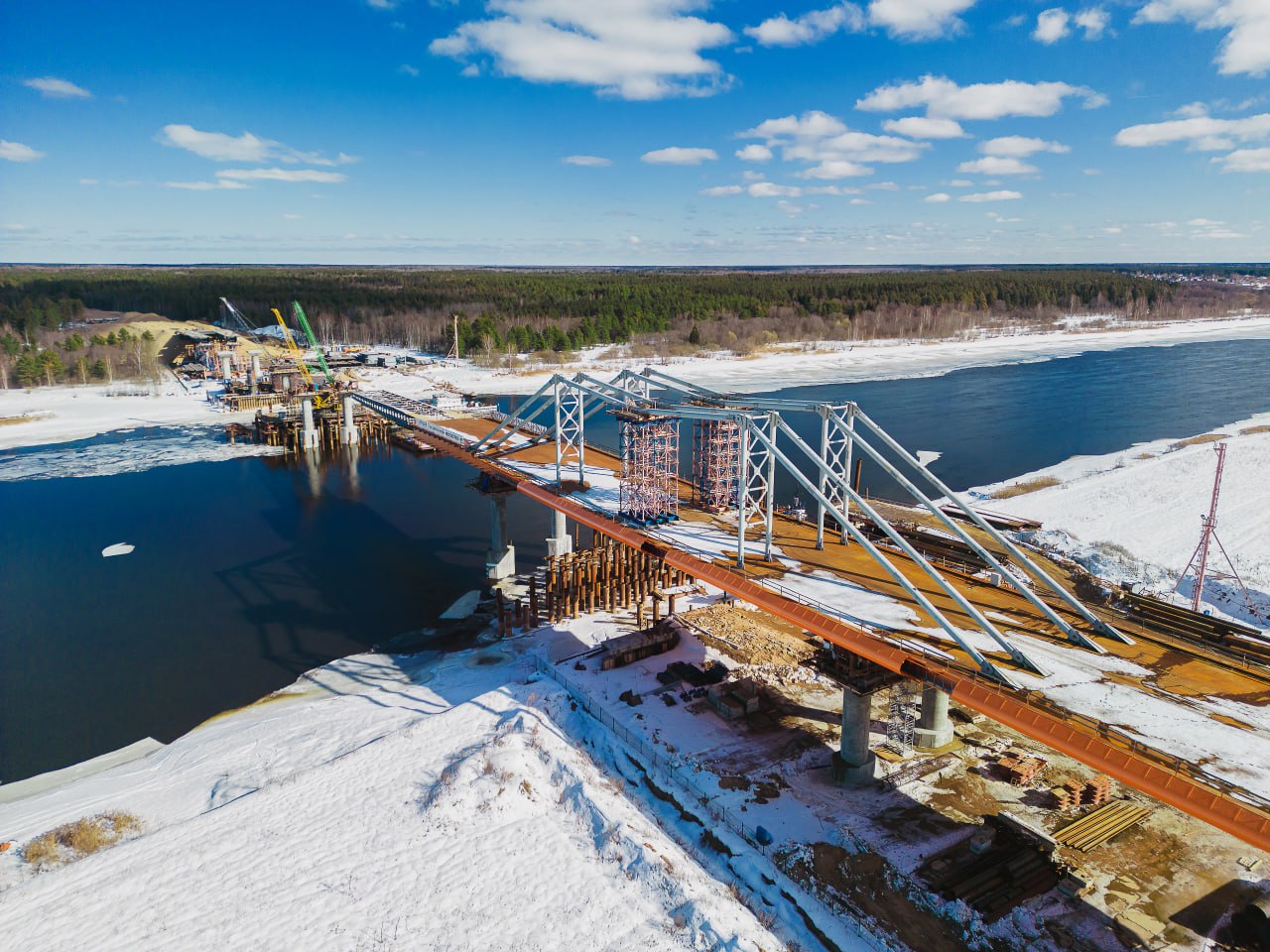 Ход строительства моста через Волгу на обходе Твери в фотографиях.Напомним, что строители уже завершили надвижку пролетного с...