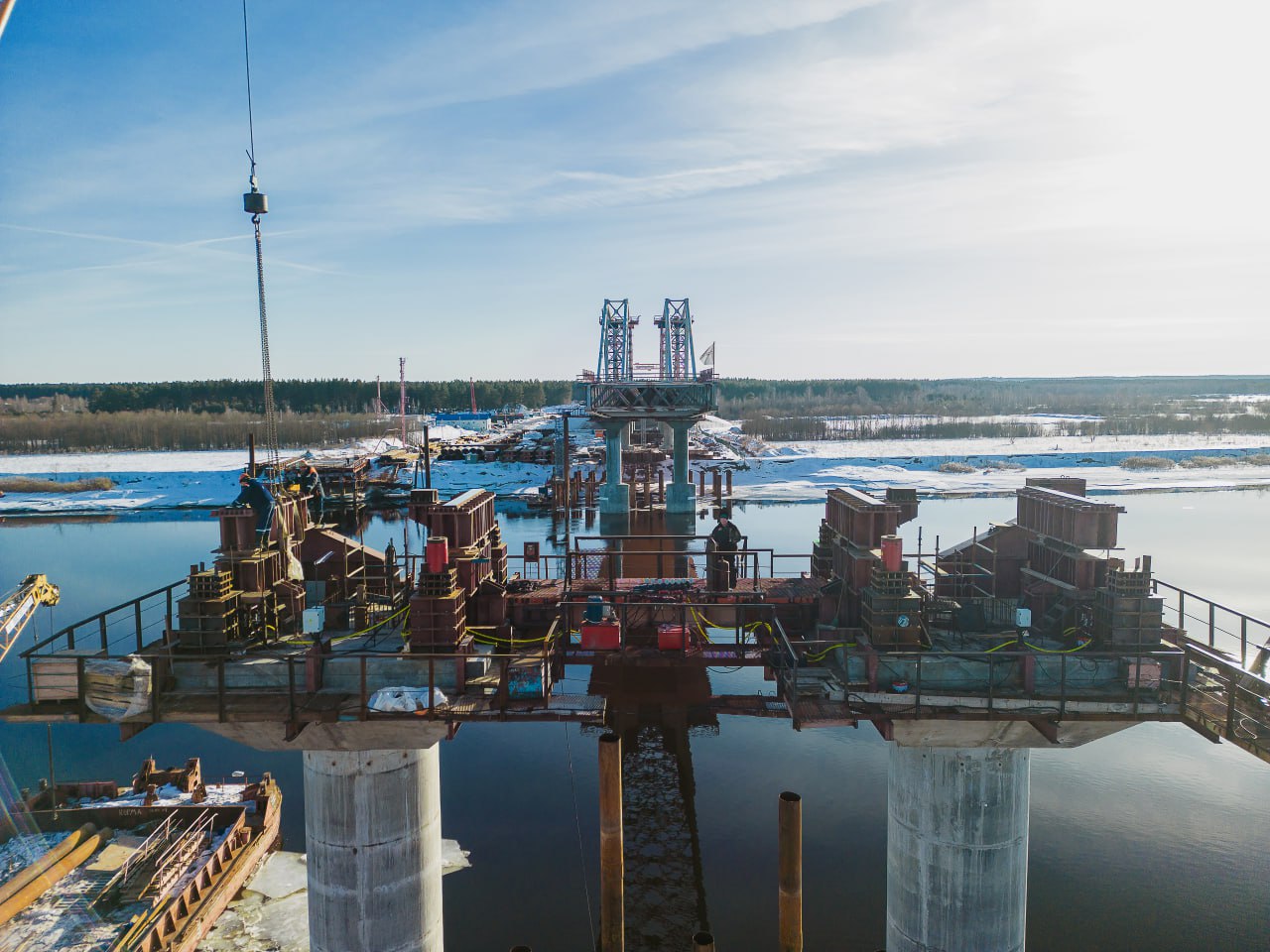 Ход строительства моста через Волгу на обходе Твери в фотографиях.Напомним, что строители уже завершили надвижку пролетного с...