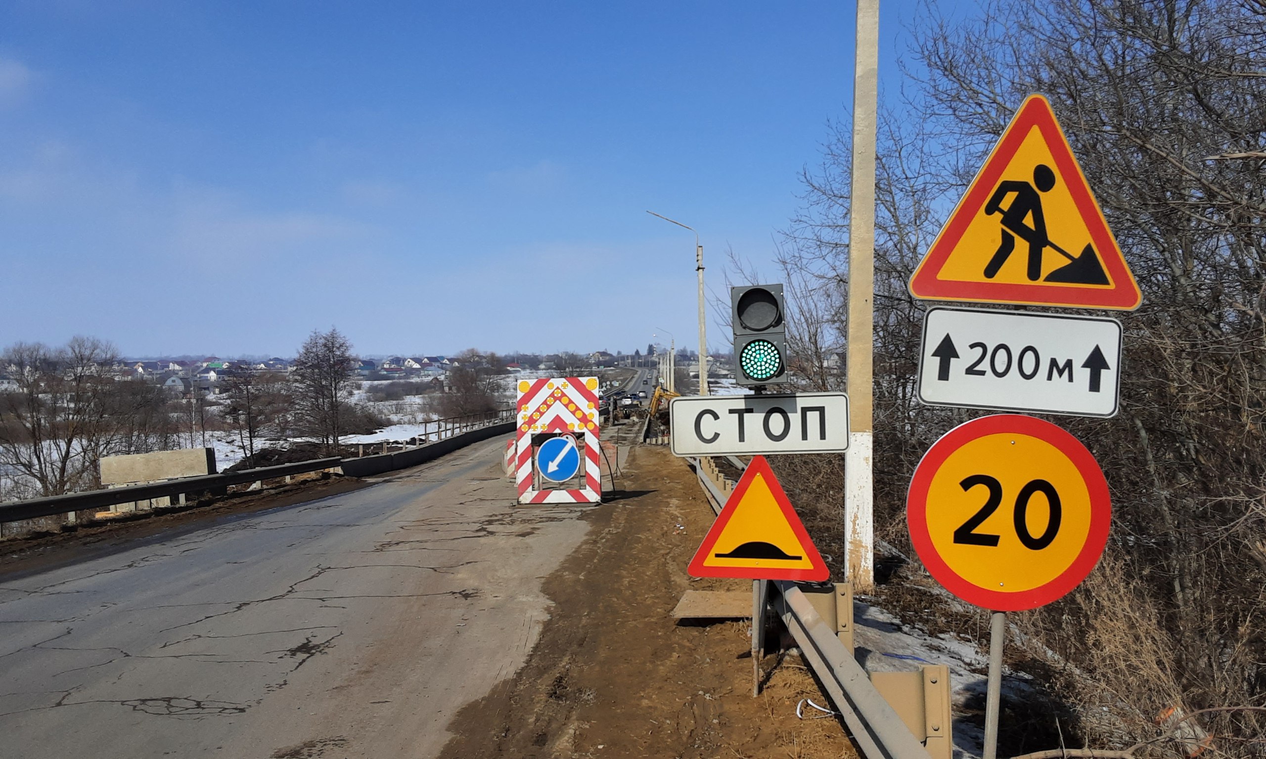 Вот так сейчас выглядит мост в Большом Самовце, где с прошлого года идет капитальный ремонт. Переправу через Самовчик приводя...