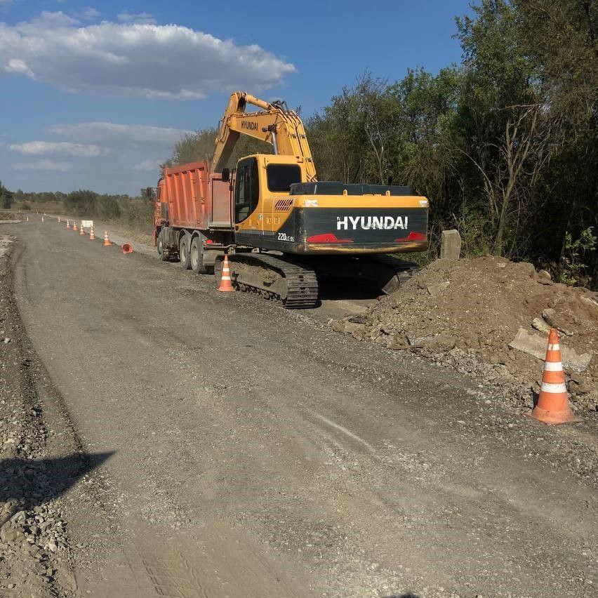 В Шолоховском районе завершен ремонт участка региональной автодороги г. Миллерово – ст. Вешенская.Дорожники выполнили устройс...