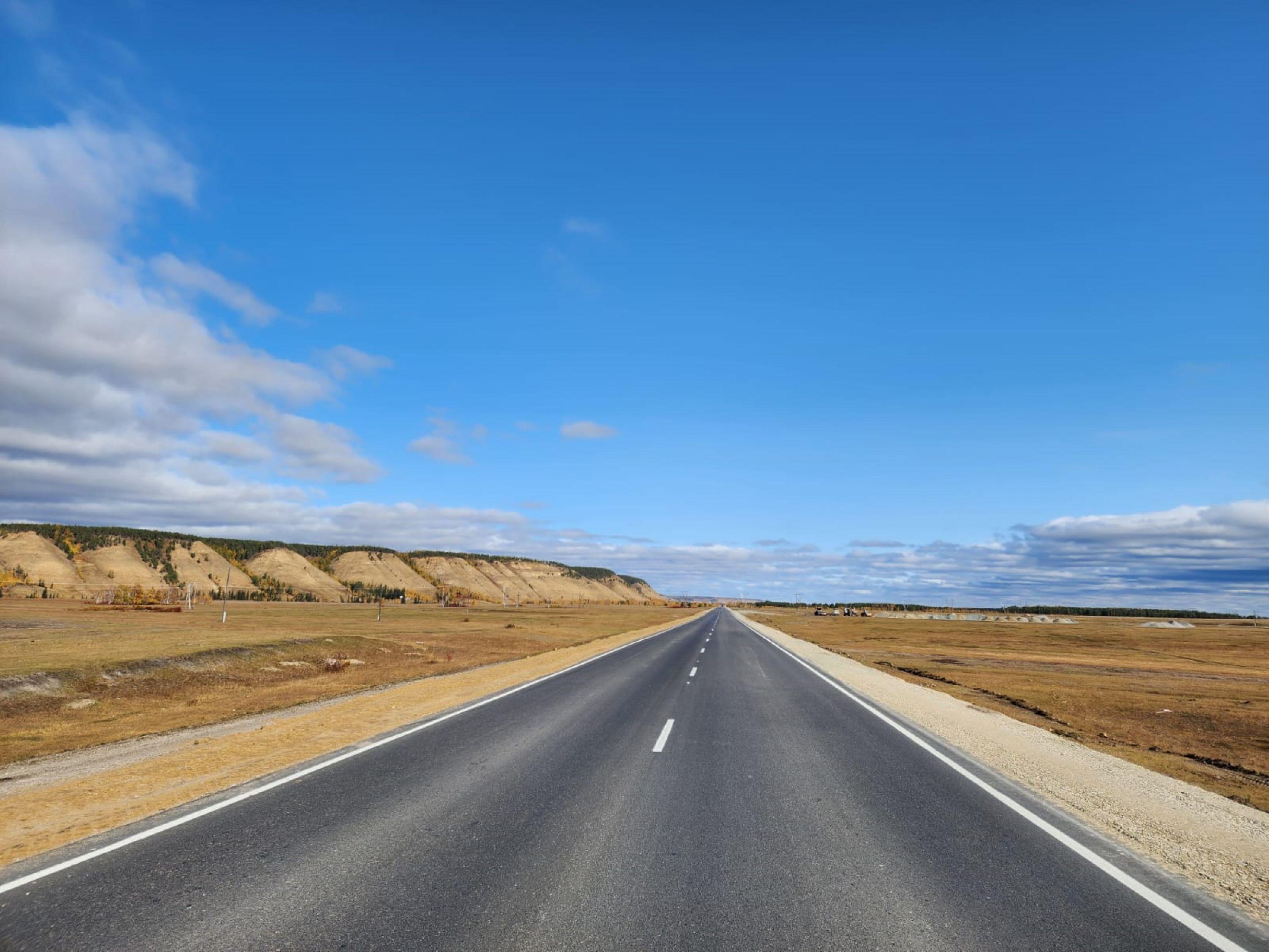 Продолжается ремонт на отрезке км 51 – км 59 автодороги «Умнас» в Хангаласском районеВ Хангаласском районе продолжается ремон...