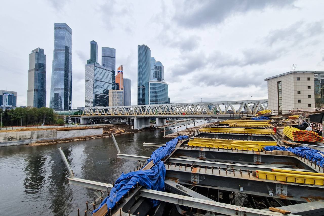 НОВЫЙ ПУТЕПРОВОД В СБЕРСИТИ БУДЕТ ОТКРЫТ В ЭТОМ ГОДУМэр Москвы Сергей Собянин осмотрел строительство путепровода между строящ...