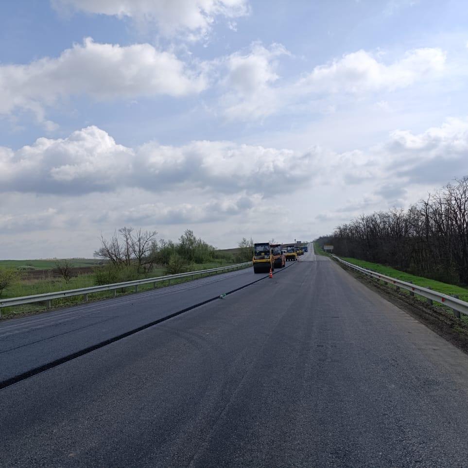 В Тацинском районе выполняется ремонт участка автодороги регионального значения «г. Ростов-на-Дону – г. Семикаракорск – г. Во...