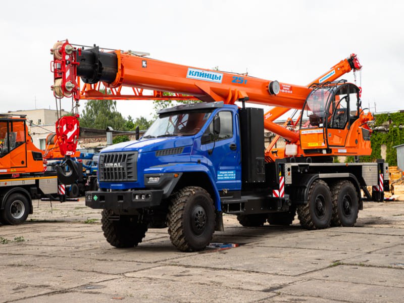 Клинцовский автокрановый завод пополнил серию газомоторной техникиАО «Клинцовский автокрановый завод» пополнило серию газомот...