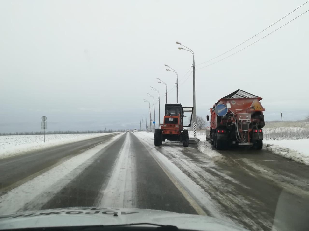 В целях повышения безопасности дорожного движения в 2023 году дорожные рабочие построили более 27 км линий электроосвещения н...