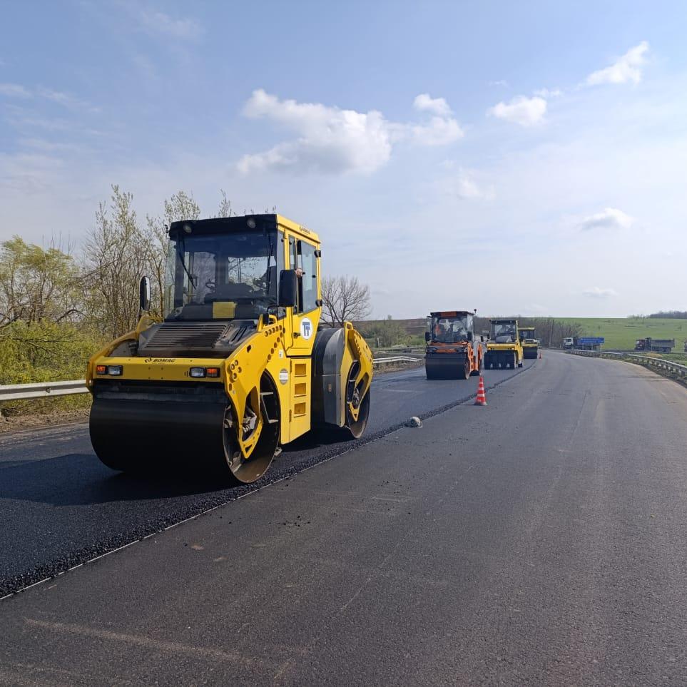 В Тацинском районе выполняется ремонт участка автодороги регионального значения «г. Ростов-на-Дону – г. Семикаракорск – г. Во...