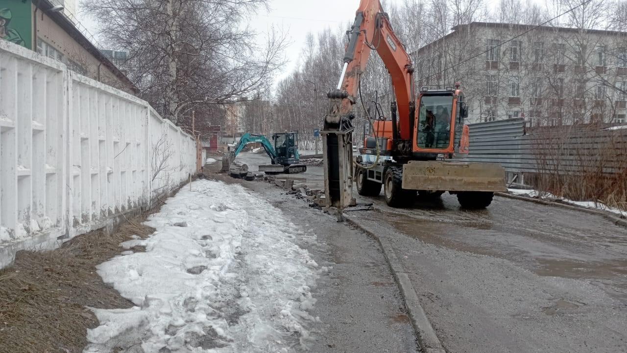 В Тынде начался ремонт участков двух улиц Спортивная и Верхняя НабережнаяСпециалисты и дорожные рабочие АО «Асфальт» на улице...