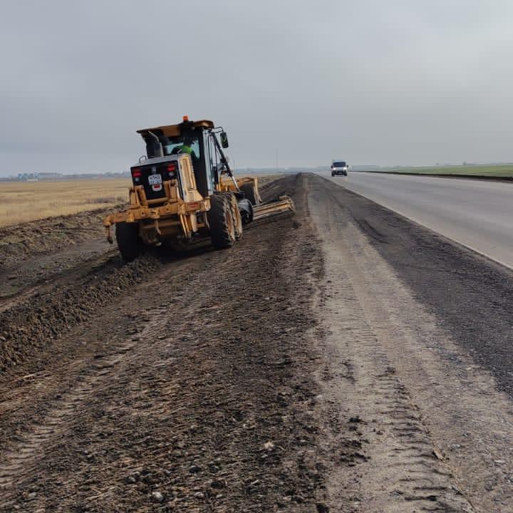 В Морозовском районе продолжается капитальный ремонт региональной автодороги обход г. Морозовска. В настоящее время дорожники...