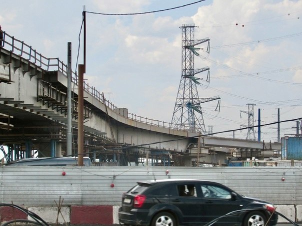 НОВАЯ МОСКВА.ВОЗВЕДЕНИЕ ЭСТАКАДЫ НАД КАЛУЖСКИМ ШОССЕ К СТРОЯЩЕЙСЯ СТАНЦИИ МЕТРО "КОРНИЛОВСКАЯ"Фото от читателя проекта РМТМ: