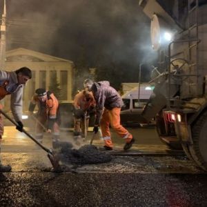 В Самаре при ремонте дорог используют смеси с повы...