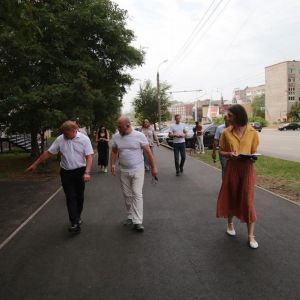 В Первомайском районе прошла приемка тротуаров, отремонтированных по программе #ПешеходныйИжевск Для пешеходов обустроены т...