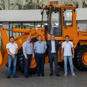 Фронтальный погрузчик грузоподъемностью 4 тонны – в филиал «Зиминский» Новую единицу специализированной техники производств...