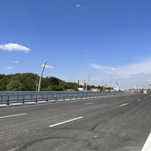 Освещение на одном из южных участков МСД смонтировано более чем наполовину На участке МСД от ул. Маршала Шестопалова до Паве...