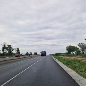Дорожники приступили к установке знаков и нанесению разметки на трассе от Луганска до границы с Антрацитовским районом На 27...