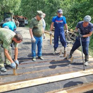 Подрядчики восстановили мост в Бикинском районе, повреждённый большегрузами В настоящее время доступен беспрепятственный про...
