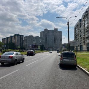 В Приморском районе закончили ремонт проспекта Королева. За два месяца дорожники привели в порядок более 4 километров проезж...