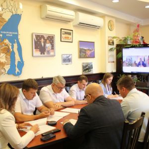 Дорожники края планируют выполнить план по ремонту на этот год досрочно  В краевом минтрансе под председательством главы ведо...