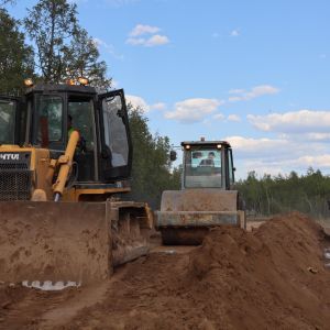 Устройство нижнего слоя покрытия на 6-километровом участке трассе «Вилюй» в Якутии завершено на 90% Речь об отрезке автодор...