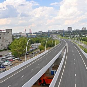 Для двух эстакад южного направления МСД смонтировали 8,5 тыс. тонн металлоконструкций 300-метровая эстакада построена в райо...